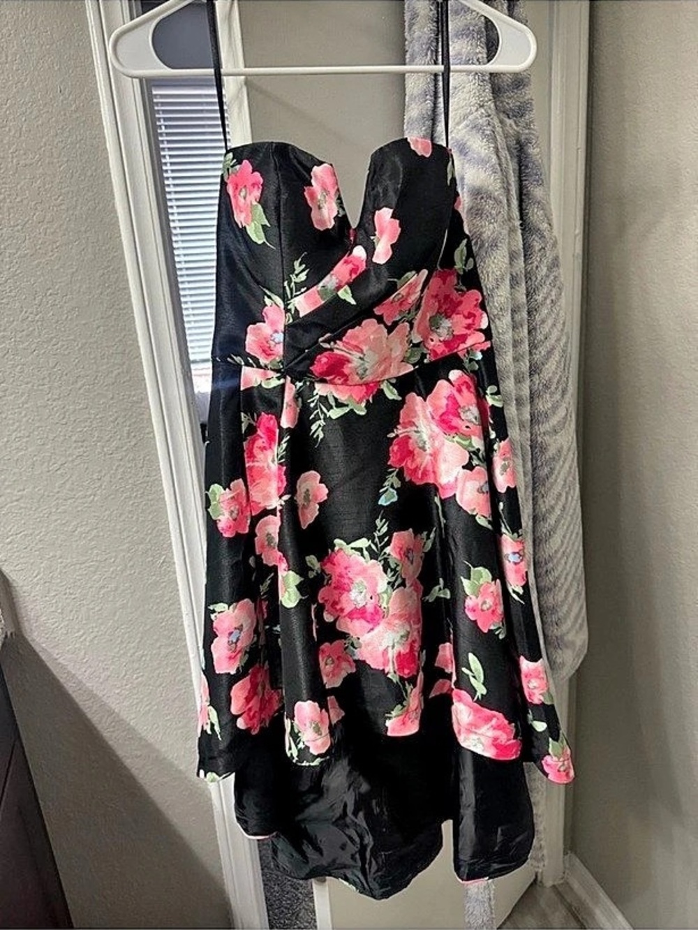 Floral Mini Dress in Black & Pink Size 5 NWT